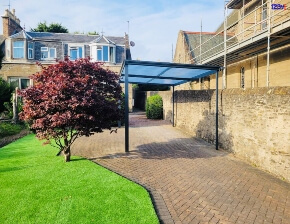 Freestanding carport in RAL 7016