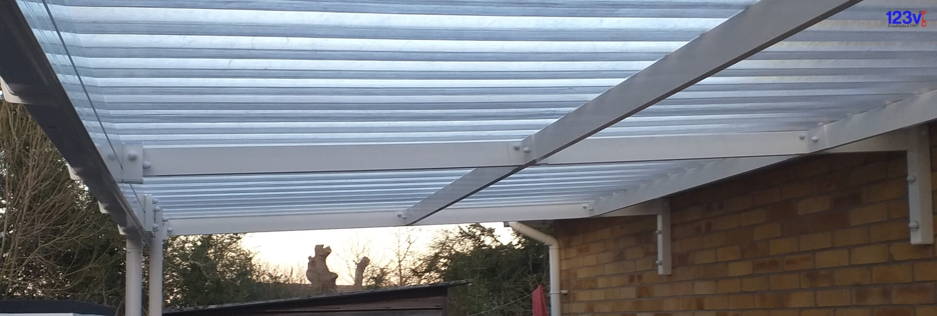 Traditional Economy Canopy in White by 123v