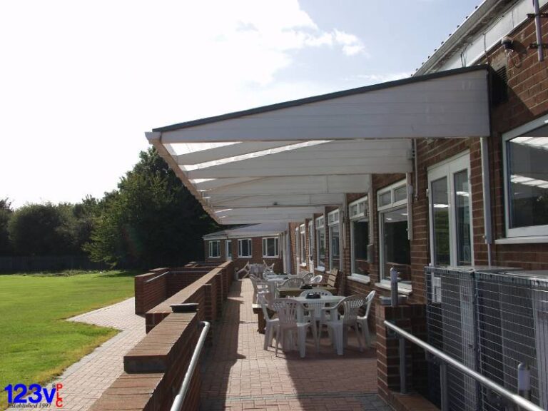 bowling_club_patio_cantilever_canopy