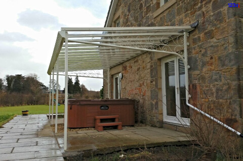 Glass Veranda with hot tub