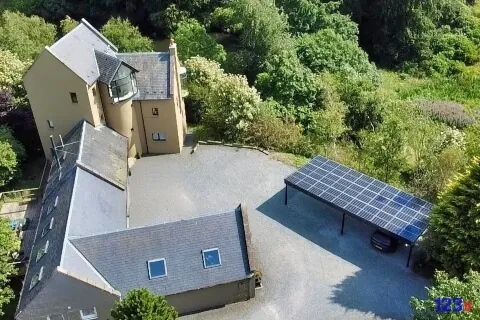 123v Large Freestanding Solar Carport